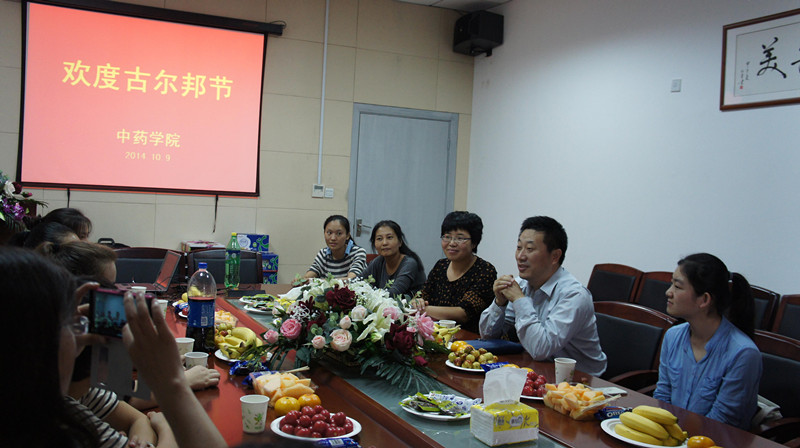 共庆民族节日  共襄和谐愿景――h图书馆
“欢度古尔邦节”座谈会