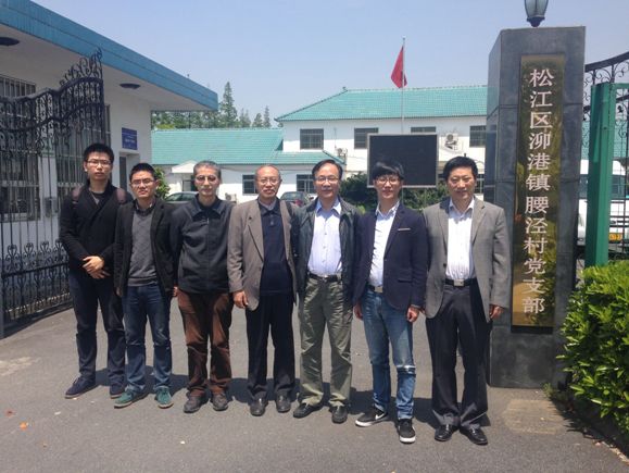 校村合作建基地 服务群众促发展――记h图书馆
党总支赴松江区泖港镇腰泾村实地考察