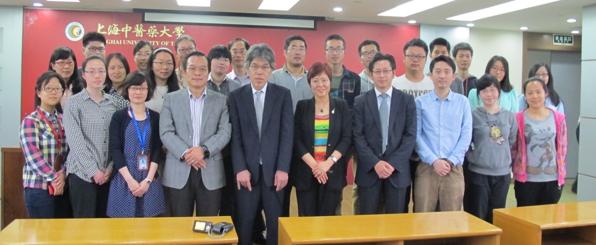 香港浸会大学李敏教授、日本富山大学柴原直利教授来h图书馆