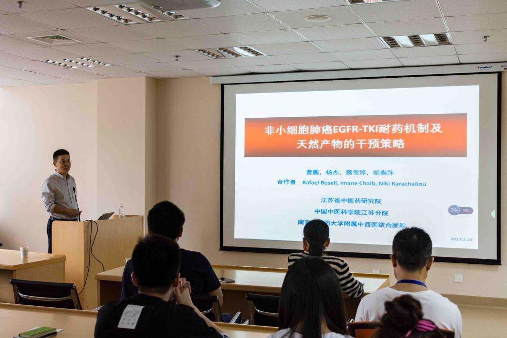 江苏省中医药研究院曹鹏研究员来h图书馆