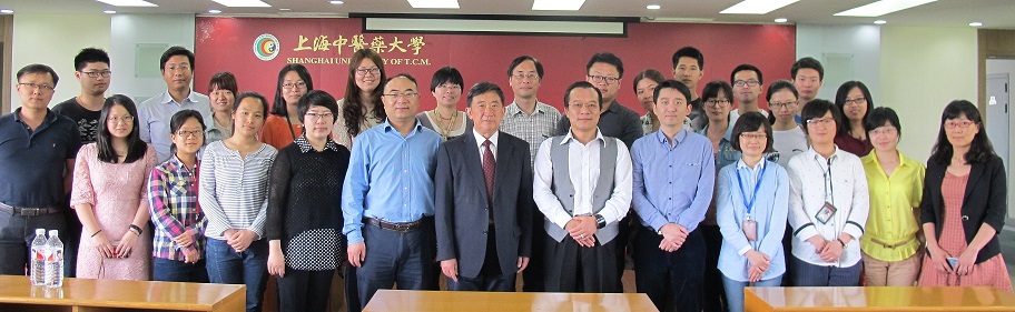 澳门大学王一涛教授来h图书馆