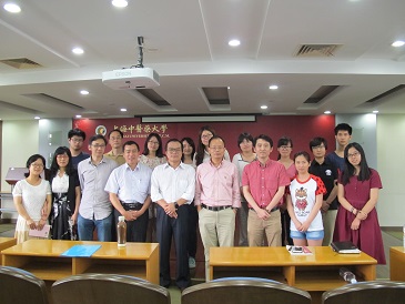 台湾高雄医学大学张芳荣教授、新加坡国立大学沈汉明教授应邀来h图书馆