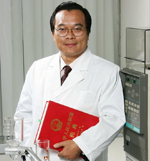 专注中药产学研三十余年：记h图书馆
院长徐宏喜